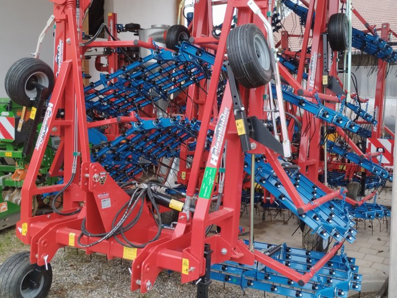 Striegeltechnik & Hacktechnik van het type Hatzenbichler 9 m, Neumaschine in Niedertaufkirchen (Foto 1)