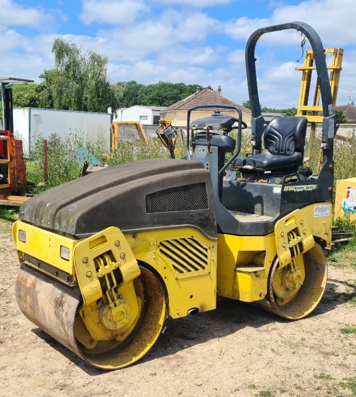 Tandemvibrationswalze typu Bomag BW 100 AD-4, Gebrauchtmaschine v BAZAINVILLE (Obrázok 1)