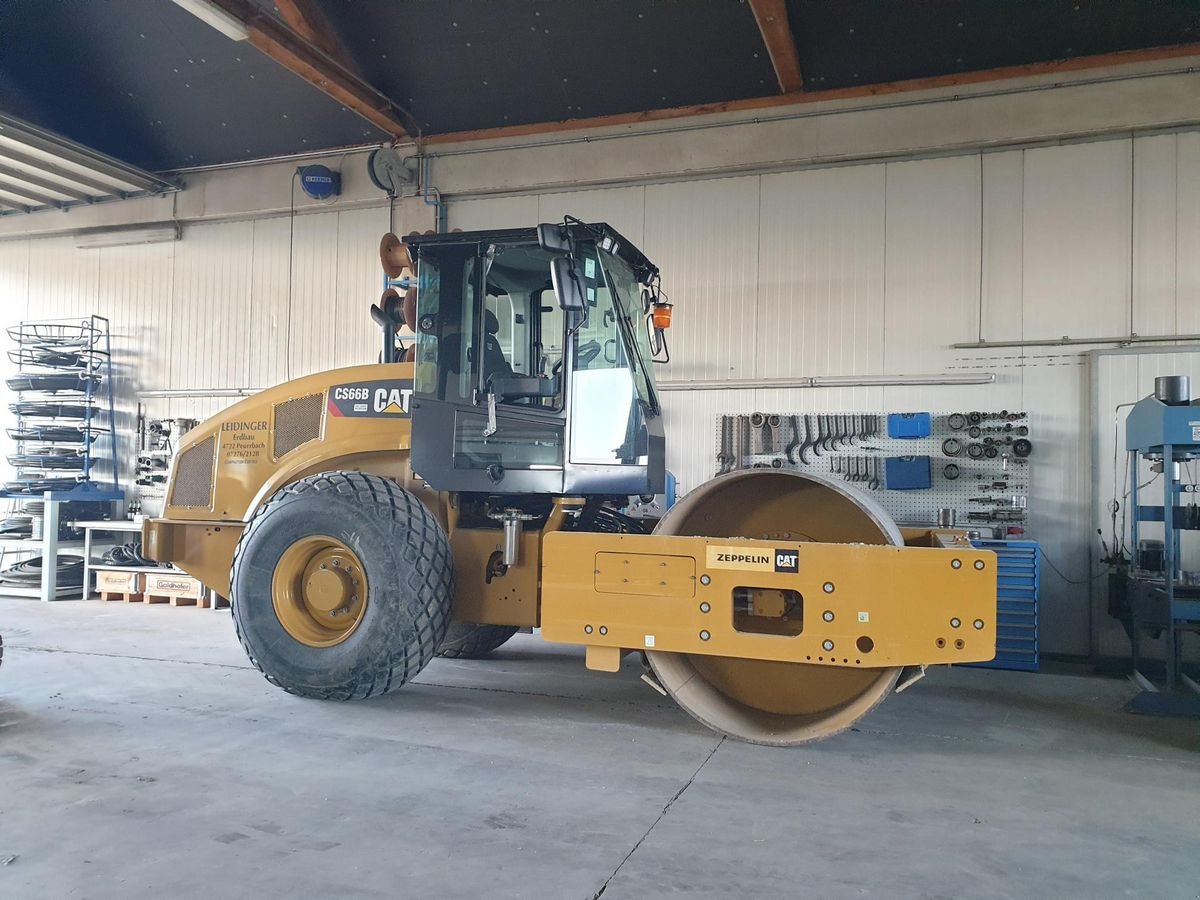 Tandemvibrationswalze от тип CAT CS66B, Gebrauchtmaschine в Gallspach (Снимка 1)