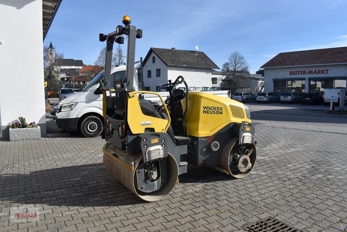 Tandemvibrationswalze del tipo Wacker Neuson Neuson RD27-120, Gebrauchtmaschine en Putzleinsdorf (Imagen 4)