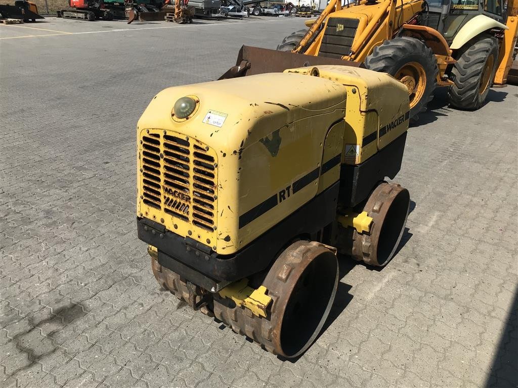 Tandemvibrationswalze van het type Wacker Neuson RT82 fjernbetjening, Gebrauchtmaschine in Rønnede (Foto 4)