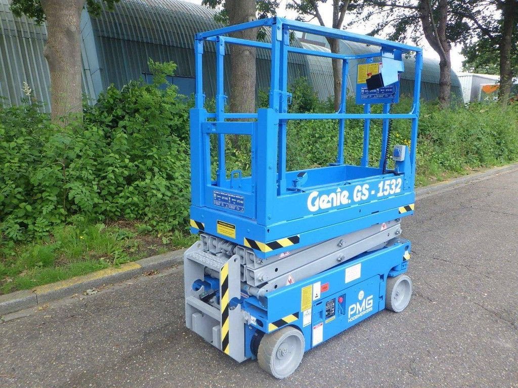 Teleskoparbeitsbühne Türe ait Genie GS-1532, Gebrauchtmaschine içinde Antwerpen (resim 3)