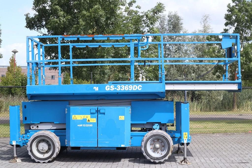 Teleskoparbeitsbühne del tipo Genie GS-3369 DC 12 METER 454 KG, Gebrauchtmaschine en Marknesse (Imagen 4)