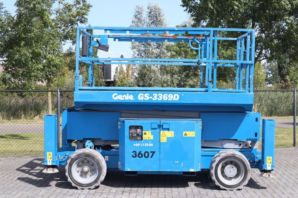 Teleskoparbeitsbühne типа Genie GS-3369 DC 12 METER 454 KG, Gebrauchtmaschine в Marknesse (Фотография 1)