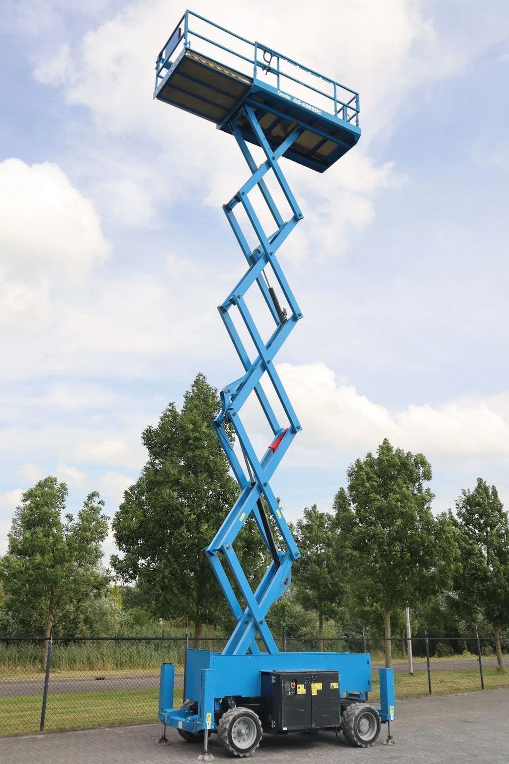 Teleskoparbeitsbühne del tipo Genie GS-4069 DC 14.3 METER 363 KG, Gebrauchtmaschine en Marknesse (Imagen 10)