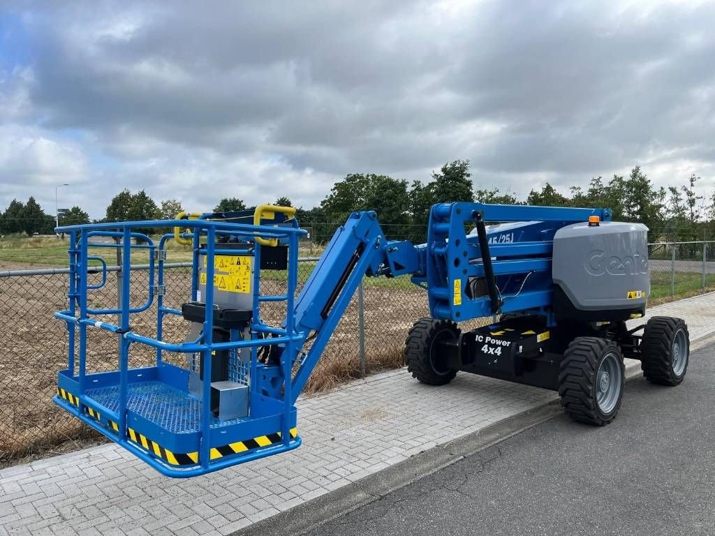 Teleskoparbeitsbühne du type Genie Z 45/25 J RT, Gebrauchtmaschine en Sittard (Photo 10)