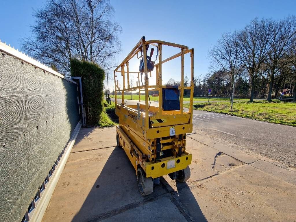 Teleskoparbeitsbühne van het type Haulotte Compact 10 N schaarhoogwerker scissorlift 10m, Gebrauchtmaschine in Hooge mierde (Foto 3)