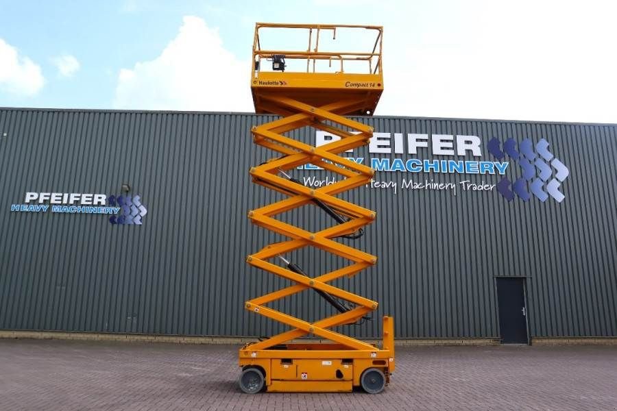 Teleskoparbeitsbühne van het type Haulotte Compact 14 Electric, 14m Working Height, 350kg Cap, Gebrauchtmaschine in Groenlo (Foto 5)