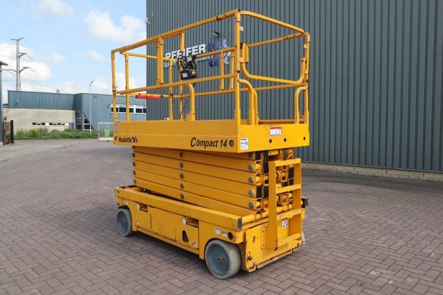 Teleskoparbeitsbühne van het type Haulotte Compact 14 Electric, 14m Working Height, 350kg Cap, Gebrauchtmaschine in Groenlo (Foto 8)