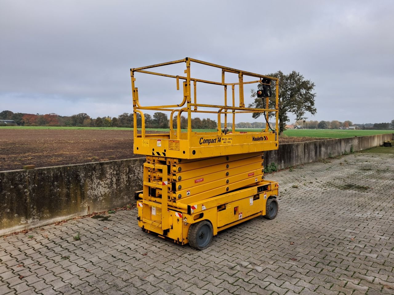 Teleskoparbeitsbühne del tipo Haulotte Compact 14, Gebrauchtmaschine In Haaksbergen (Immagine 1)