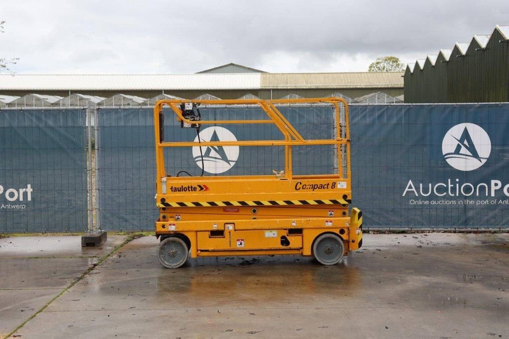 Teleskoparbeitsbühne des Typs Haulotte COMPACT 8CU, Gebrauchtmaschine in Antwerpen (Bild 2)