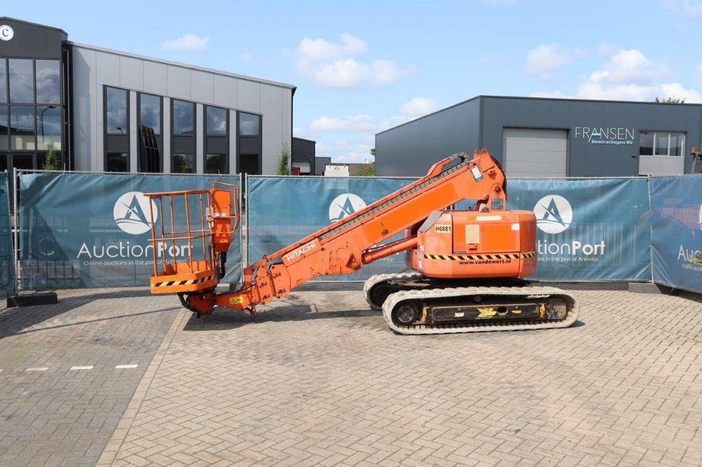 Teleskoparbeitsbühne du type Hitachi HX99B-2, Gebrauchtmaschine en Antwerpen (Photo 1)