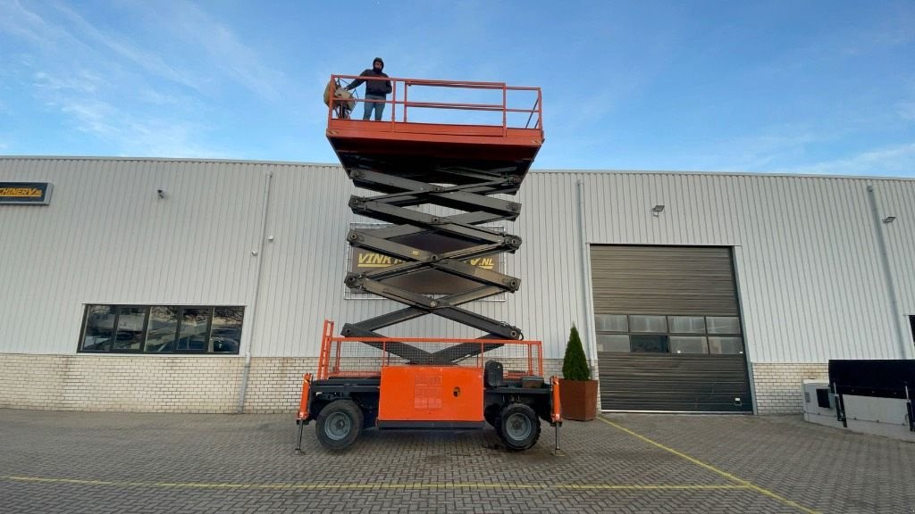 Teleskoparbeitsbühne van het type Holland Lift Combistar B-195DL25 4WD p/n, Gebrauchtmaschine in WIJCHEN (Foto 9)