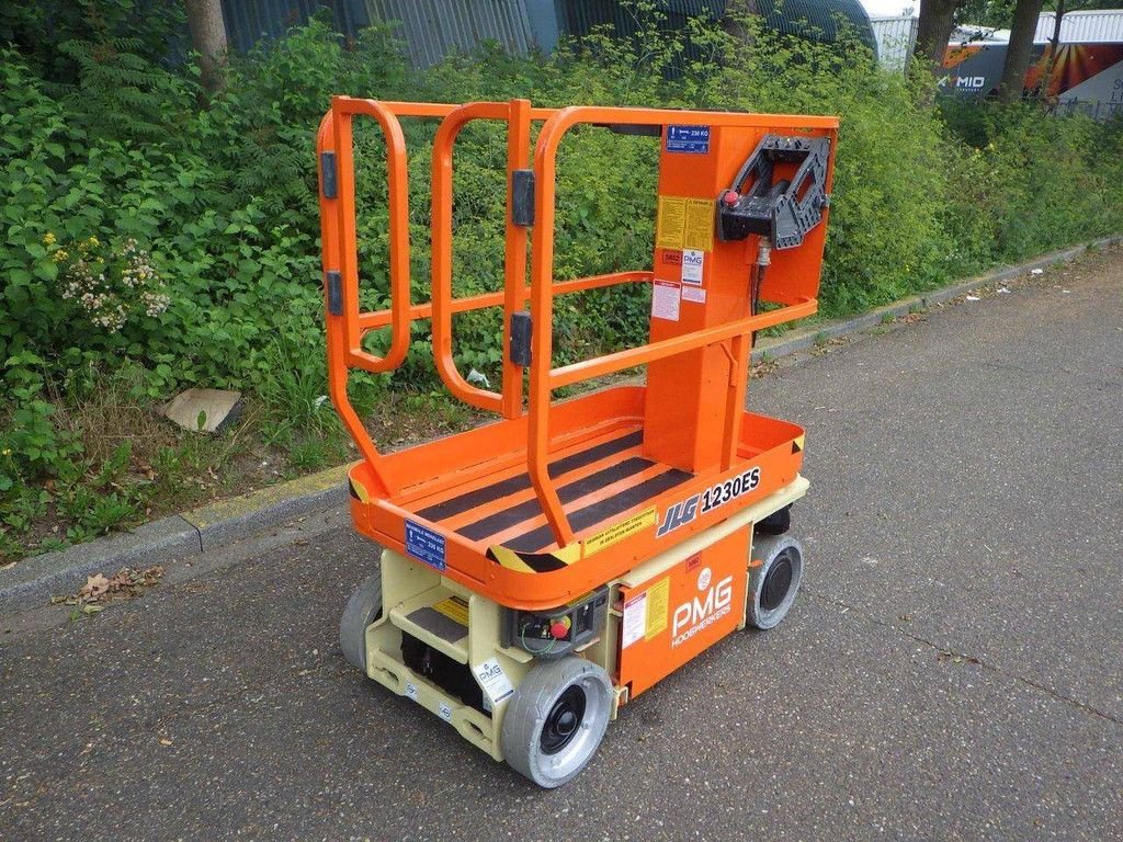 Teleskoparbeitsbühne des Typs JLG 1230ES, Gebrauchtmaschine in Antwerpen (Bild 2)