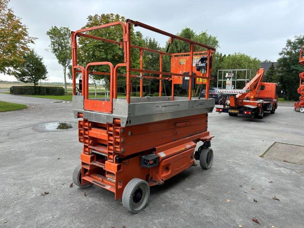 Teleskoparbeitsbühne от тип JLG 3246ES, Gebrauchtmaschine в Antwerpen (Снимка 4)