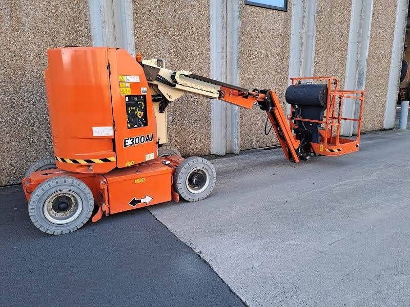 Teleskoparbeitsbühne of the type JLG E300AJ, Gebrauchtmaschine in Waregem (Picture 1)