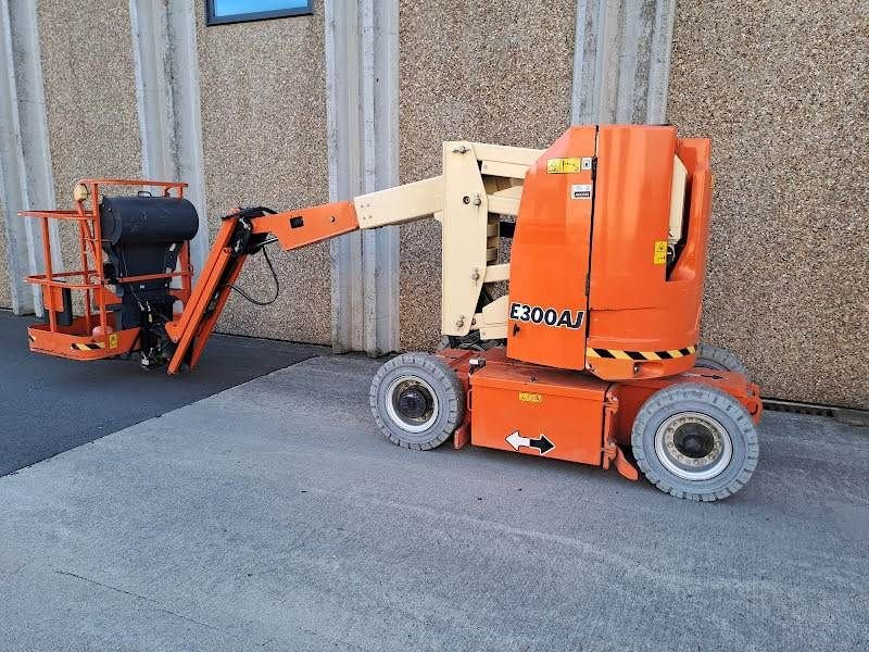 Teleskoparbeitsbühne des Typs JLG E300AJ, Gebrauchtmaschine in Waregem (Bild 3)