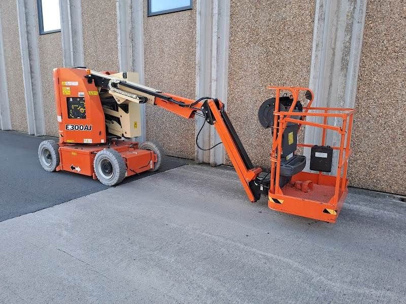 Teleskoparbeitsbühne des Typs JLG E300AJ, Gebrauchtmaschine in Waregem (Bild 2)