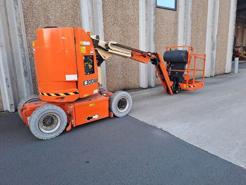 Teleskoparbeitsbühne от тип JLG E300AJ, Gebrauchtmaschine в Waregem (Снимка 3)