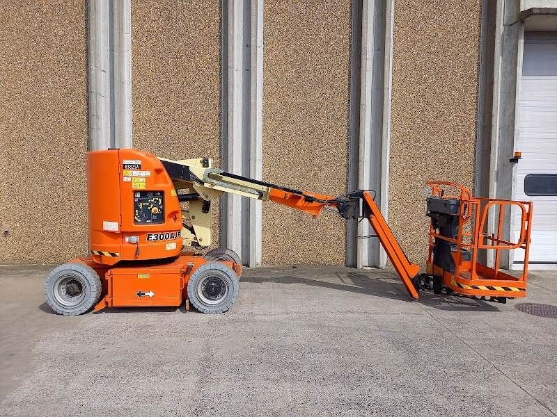 Teleskoparbeitsbühne del tipo JLG E300AJP, Gebrauchtmaschine In Waregem (Immagine 3)