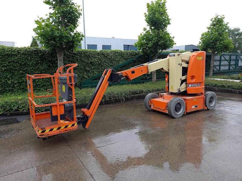 Teleskoparbeitsbühne от тип JLG E300AJP, Gebrauchtmaschine в Waregem (Снимка 1)