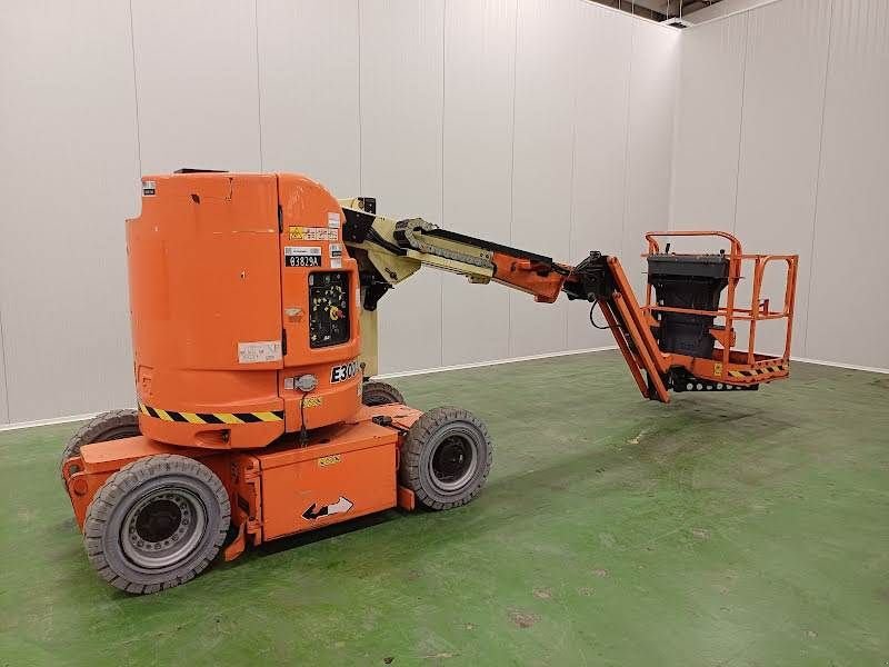 Teleskoparbeitsbühne του τύπου JLG E300AJP, Gebrauchtmaschine σε Waregem (Φωτογραφία 1)