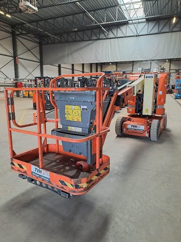 Teleskoparbeitsbühne du type JLG E300AJP, Gebrauchtmaschine en Waregem (Photo 4)