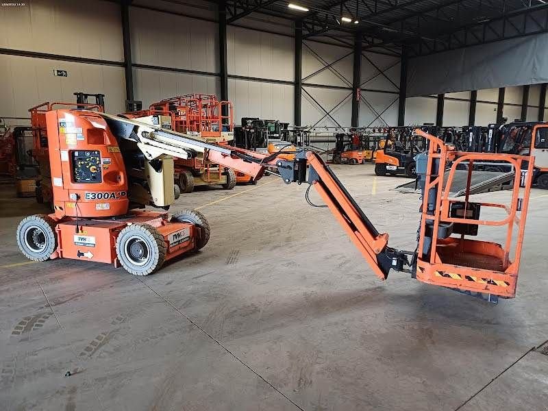 Teleskoparbeitsbühne des Typs JLG E300AJP, Gebrauchtmaschine in Waregem (Bild 1)