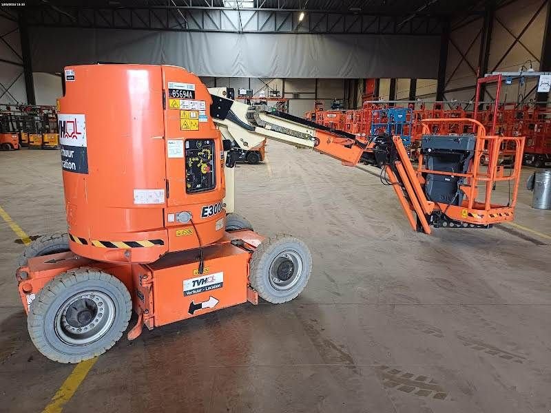 Teleskoparbeitsbühne du type JLG E300AJP, Gebrauchtmaschine en Waregem (Photo 2)