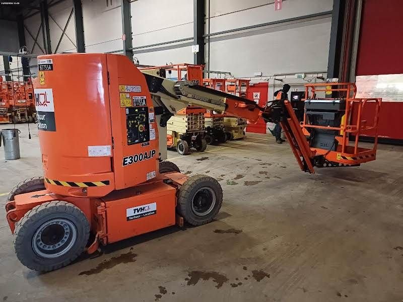 Teleskoparbeitsbühne des Typs JLG E300AJP, Gebrauchtmaschine in Waregem (Bild 1)