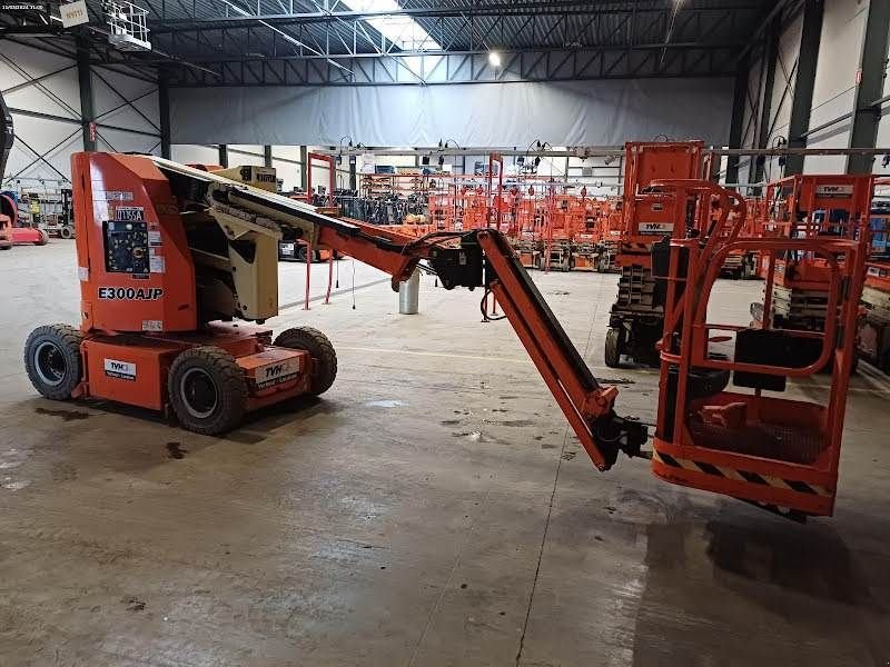 Teleskoparbeitsbühne tip JLG E300AJP, Gebrauchtmaschine in Waregem (Poză 4)