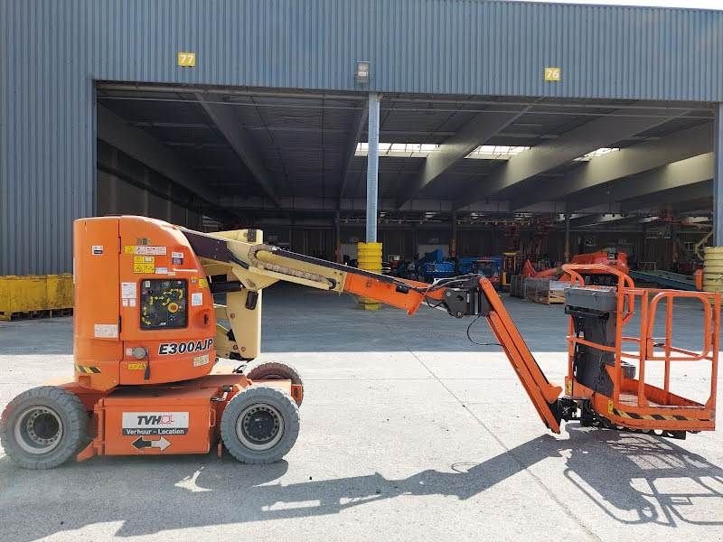 Teleskoparbeitsbühne of the type JLG E300AJP, Gebrauchtmaschine in Waregem (Picture 1)