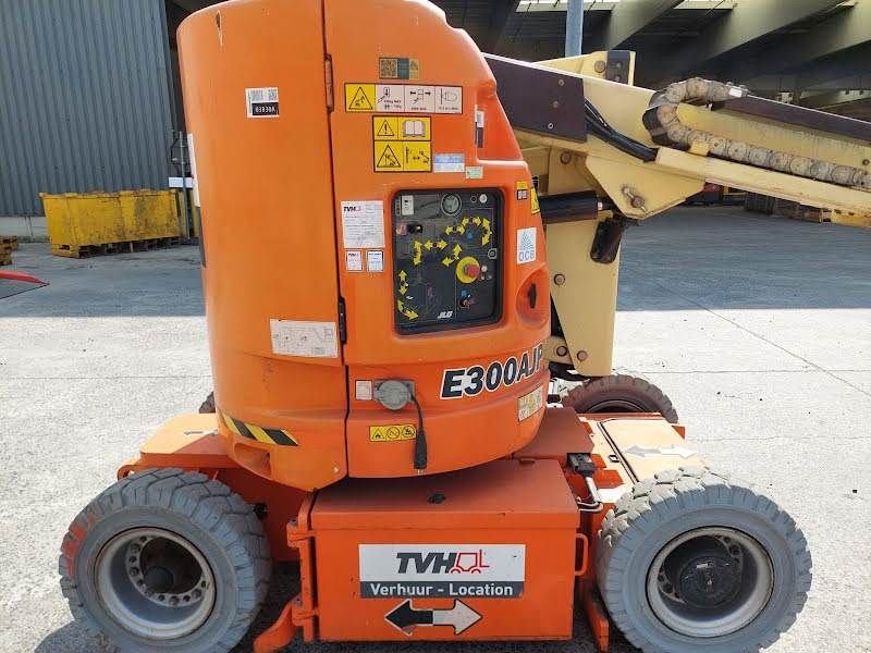 Teleskoparbeitsbühne del tipo JLG E300AJP, Gebrauchtmaschine en Waregem (Imagen 4)