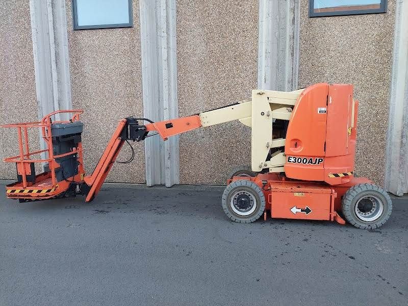 Teleskoparbeitsbühne of the type JLG E300AJP, Gebrauchtmaschine in Waregem (Picture 1)