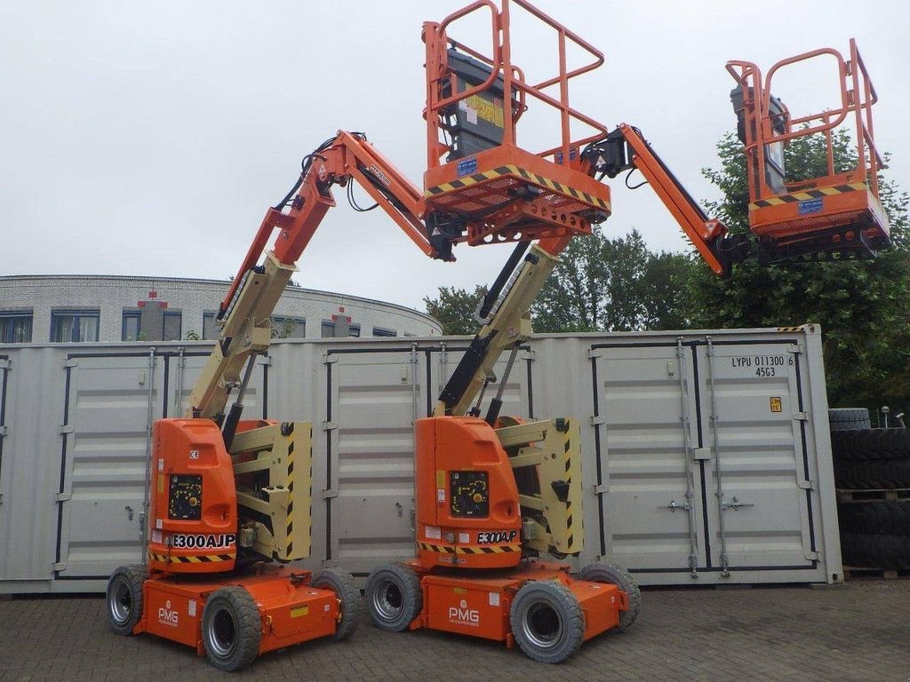 Teleskoparbeitsbühne des Typs JLG E300AJP, Gebrauchtmaschine in Antwerpen (Bild 2)