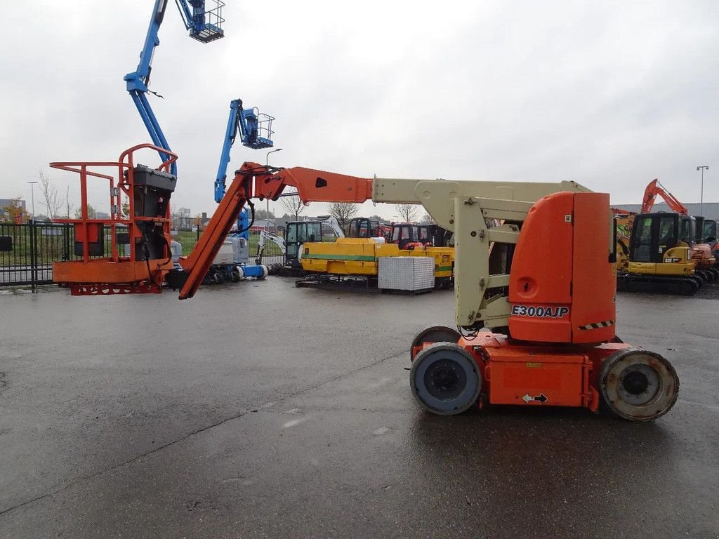 Teleskoparbeitsbühne van het type JLG E300AJP, Gebrauchtmaschine in Zutphen (Foto 9)