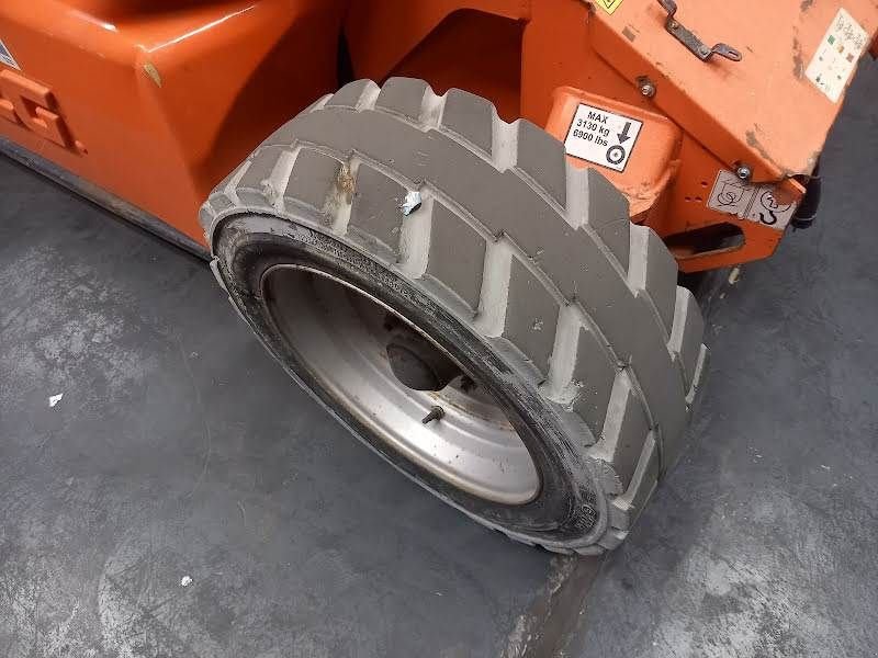 Teleskoparbeitsbühne tip JLG E450AJ, Gebrauchtmaschine in Waregem (Poză 11)