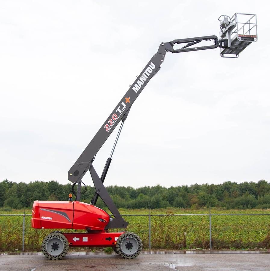 Teleskoparbeitsbühne van het type Manitou 220TJ+, Gebrauchtmaschine in Sittard (Foto 3)