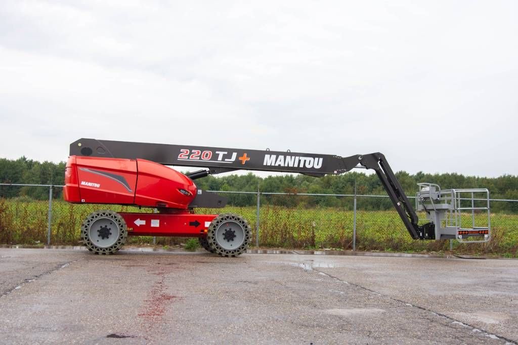 Teleskoparbeitsbühne van het type Manitou 220TJ+, Gebrauchtmaschine in Sittard (Foto 9)