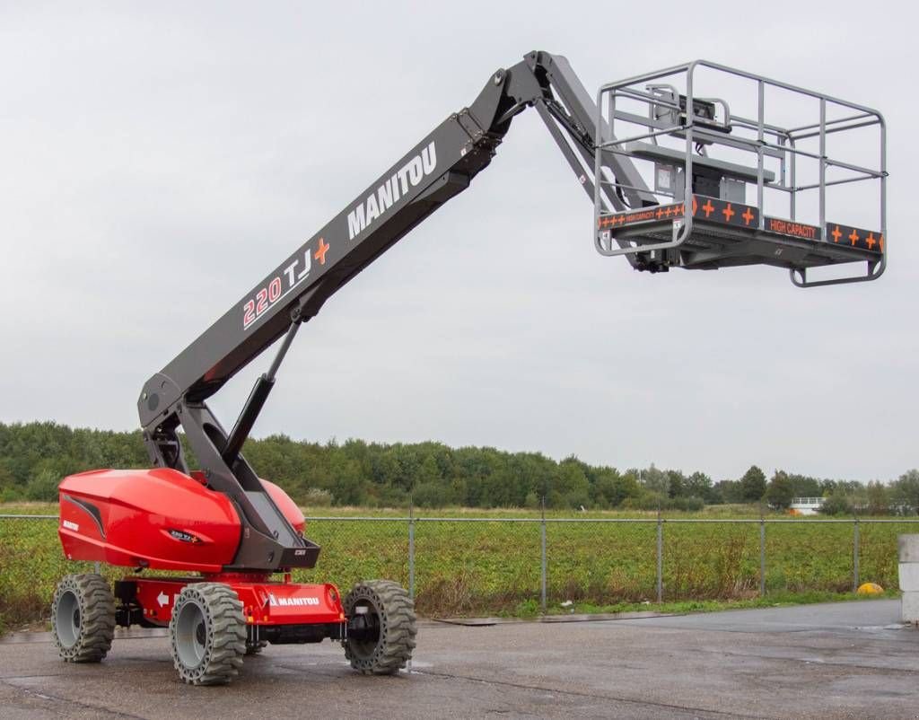 Teleskoparbeitsbühne van het type Manitou 220TJ+, Gebrauchtmaschine in Sittard (Foto 2)