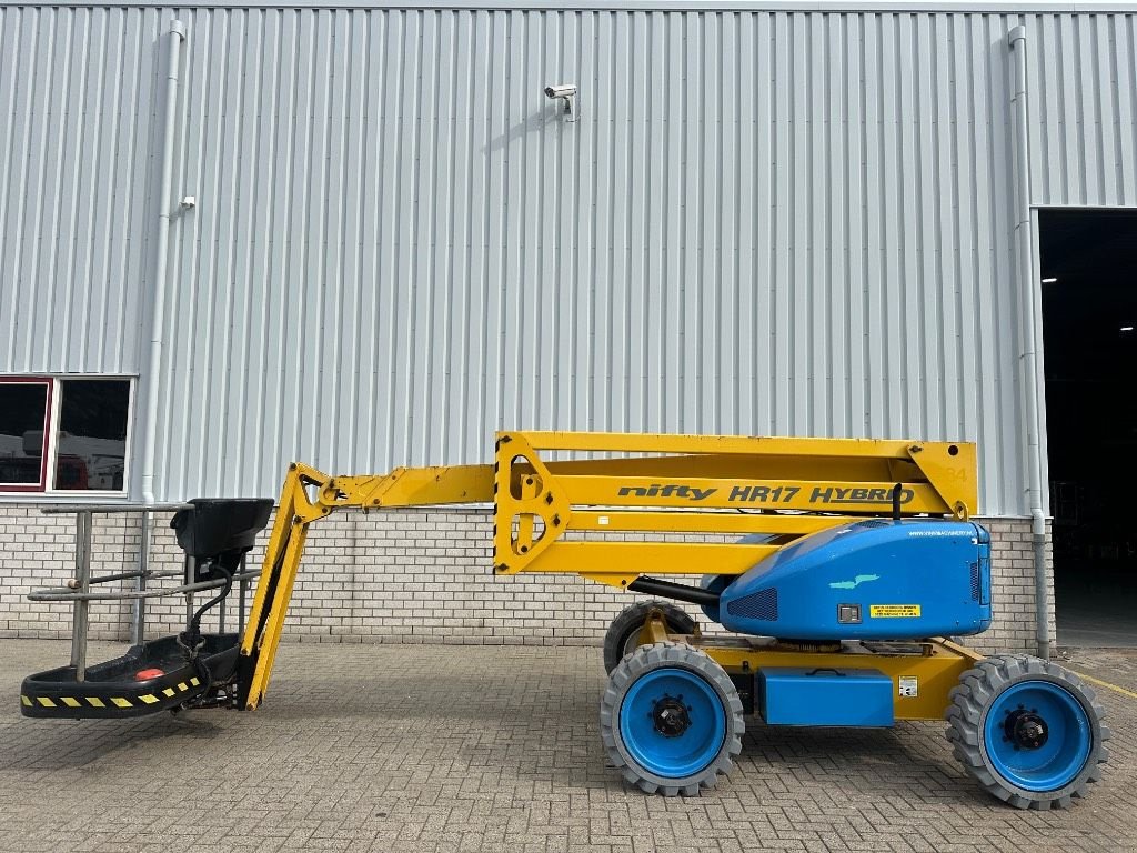 Teleskoparbeitsbühne du type Niftylift HR 17 Hybride 4x4, Gebrauchtmaschine en WIJCHEN (Photo 1)