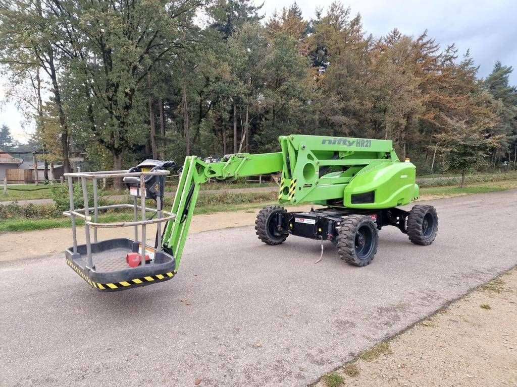 Teleskoparbeitsbühne van het type Niftylift HR 21 D 4x4 diesel knikarmhoogwerker 21 hoogwerker, Gebrauchtmaschine in Hooge mierde (Foto 1)