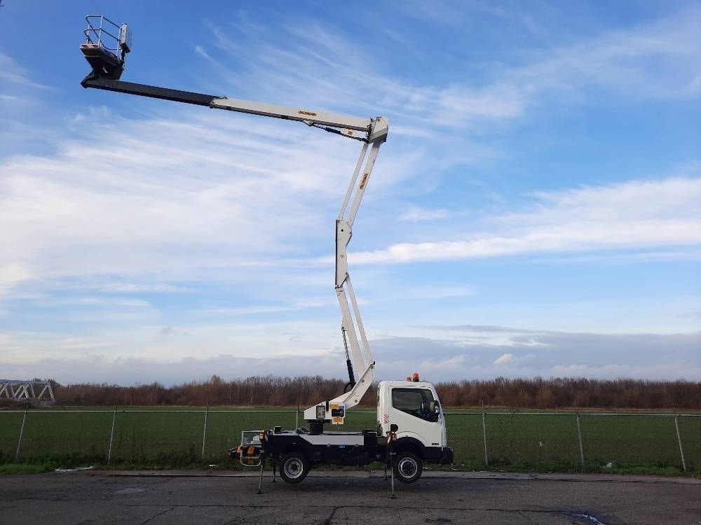 Teleskoparbeitsbühne van het type Palfinger P 200 A X E, Gebrauchtmaschine in Sittard (Foto 11)