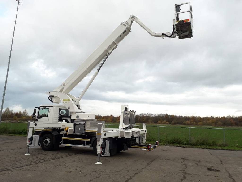 Teleskoparbeitsbühne des Typs Palfinger P 370 KS, Neumaschine in Sittard (Bild 10)