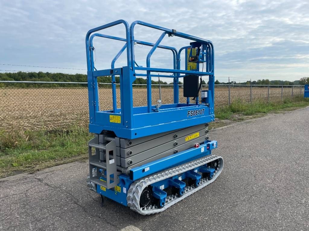 Teleskoparbeitsbühne of the type Sonstige Fronteq FS0610T Tracked Scissor Lift, Neumaschine in Sittard (Picture 9)