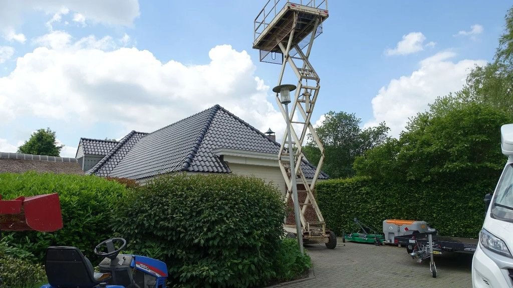 Teleskoparbeitsbühne типа Sonstige International Schaarhoogwerker Werkhoogte 9.5 meter, Gebrauchtmaschine в IJsselmuiden (Фотография 1)