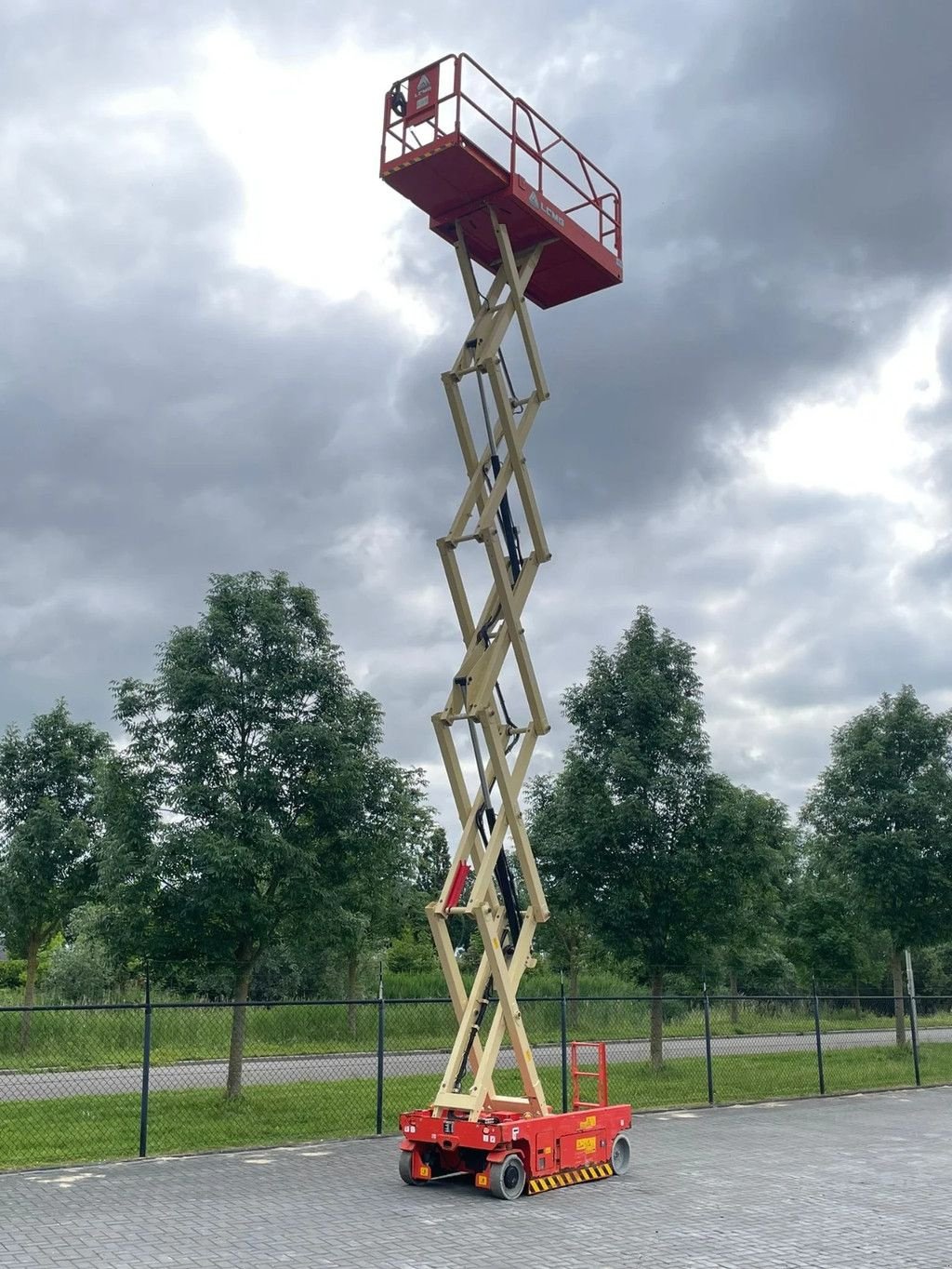 Teleskoparbeitsbühne типа Sonstige LGMG AS1012E 12 METER 320 KG GS-3232 ES 3246, Gebrauchtmaschine в Marknesse (Фотография 9)