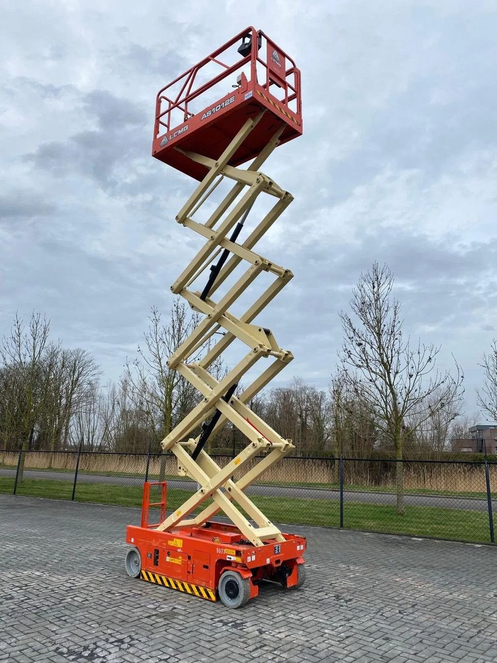 Teleskoparbeitsbühne van het type Sonstige LGMG AS1012E 12 METER 320 KG GS-3232 ES 3246, Gebrauchtmaschine in Marknesse (Foto 8)