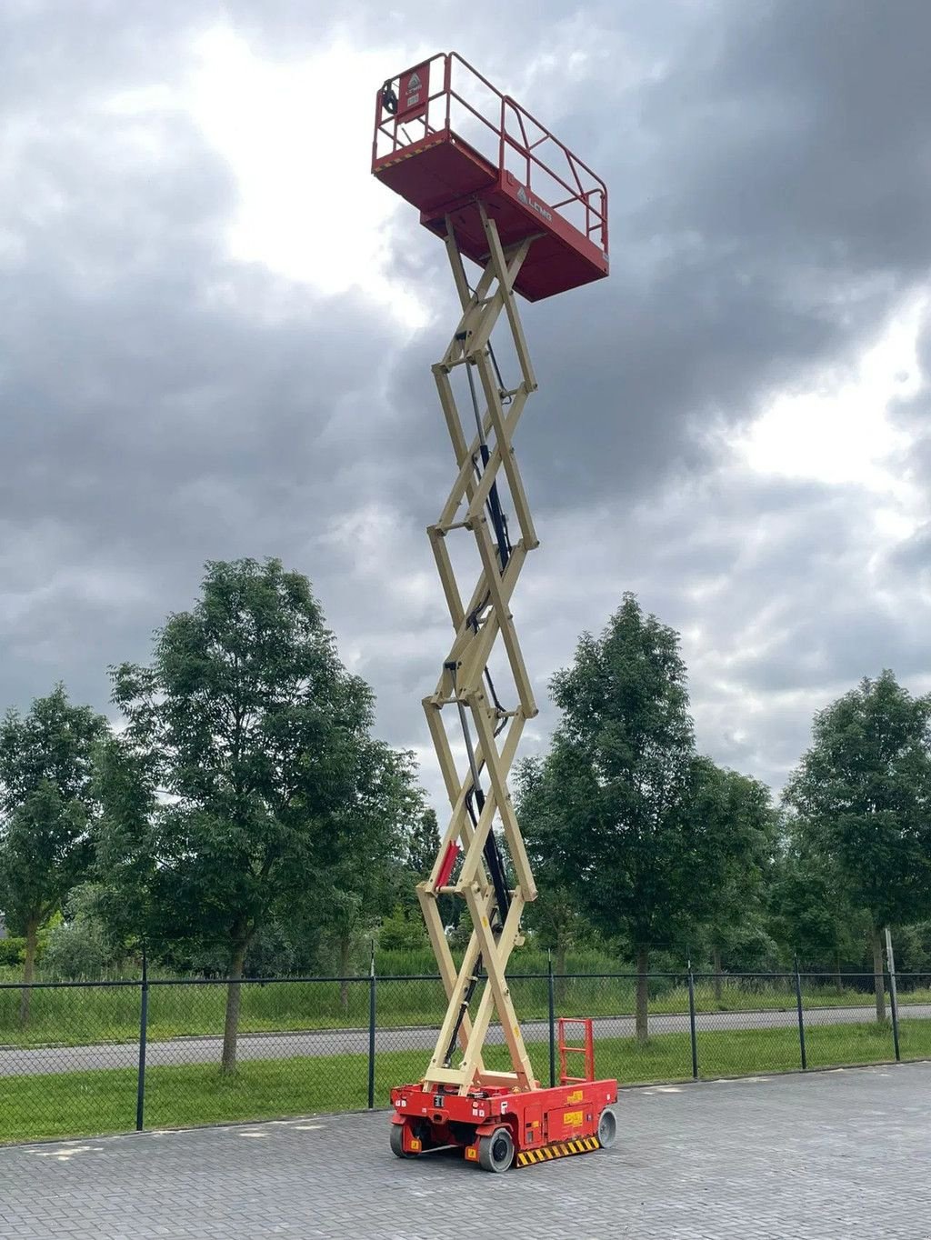 Teleskoparbeitsbühne Türe ait Sonstige LGMG AS1012E 12 METER 320 KG GS-3232 ES 3246, Gebrauchtmaschine içinde Marknesse (resim 9)