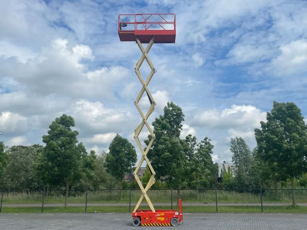 Teleskoparbeitsbühne van het type Sonstige LGMG AS1012E 12 METER 320 KG GS-3232 ES 3246, Gebrauchtmaschine in Marknesse (Foto 8)